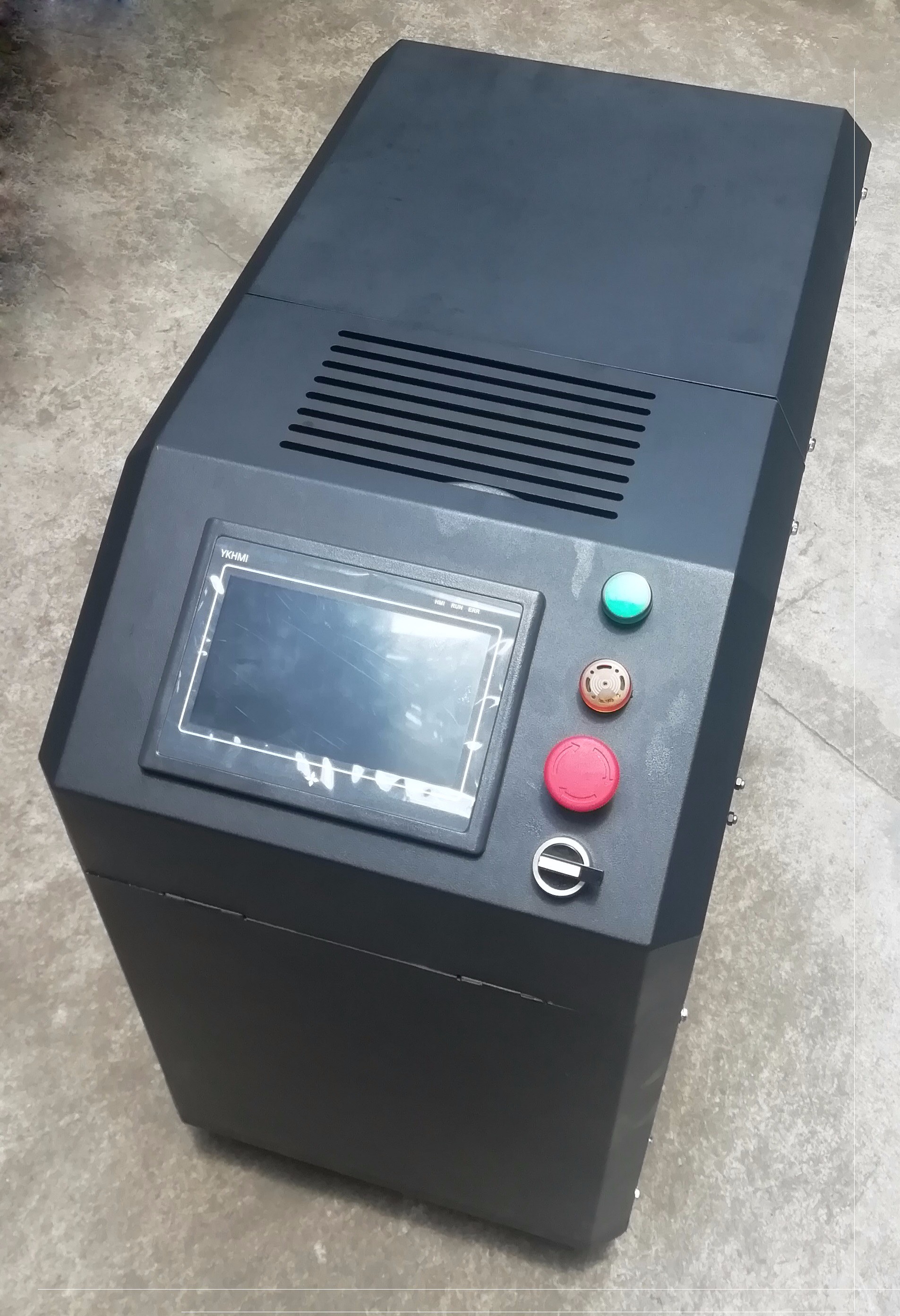 德思宏模內(nèi)熱切系統(tǒng)正面圖.jpg 德思宏模內(nèi)熱切系統(tǒng)正面圖.jpg