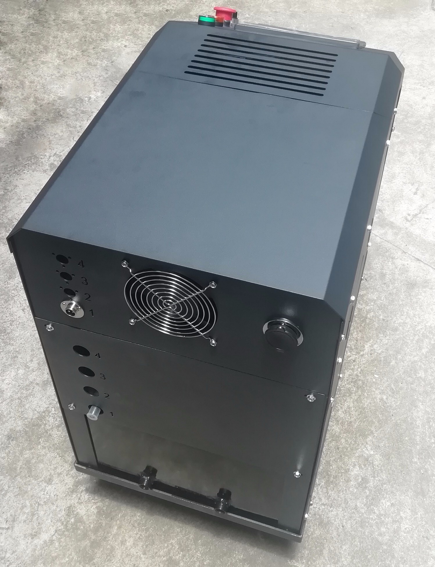 德思宏模內(nèi)熱切系統(tǒng)背面圖.jpg 德思宏模內(nèi)熱切系統(tǒng)背面圖.jpg