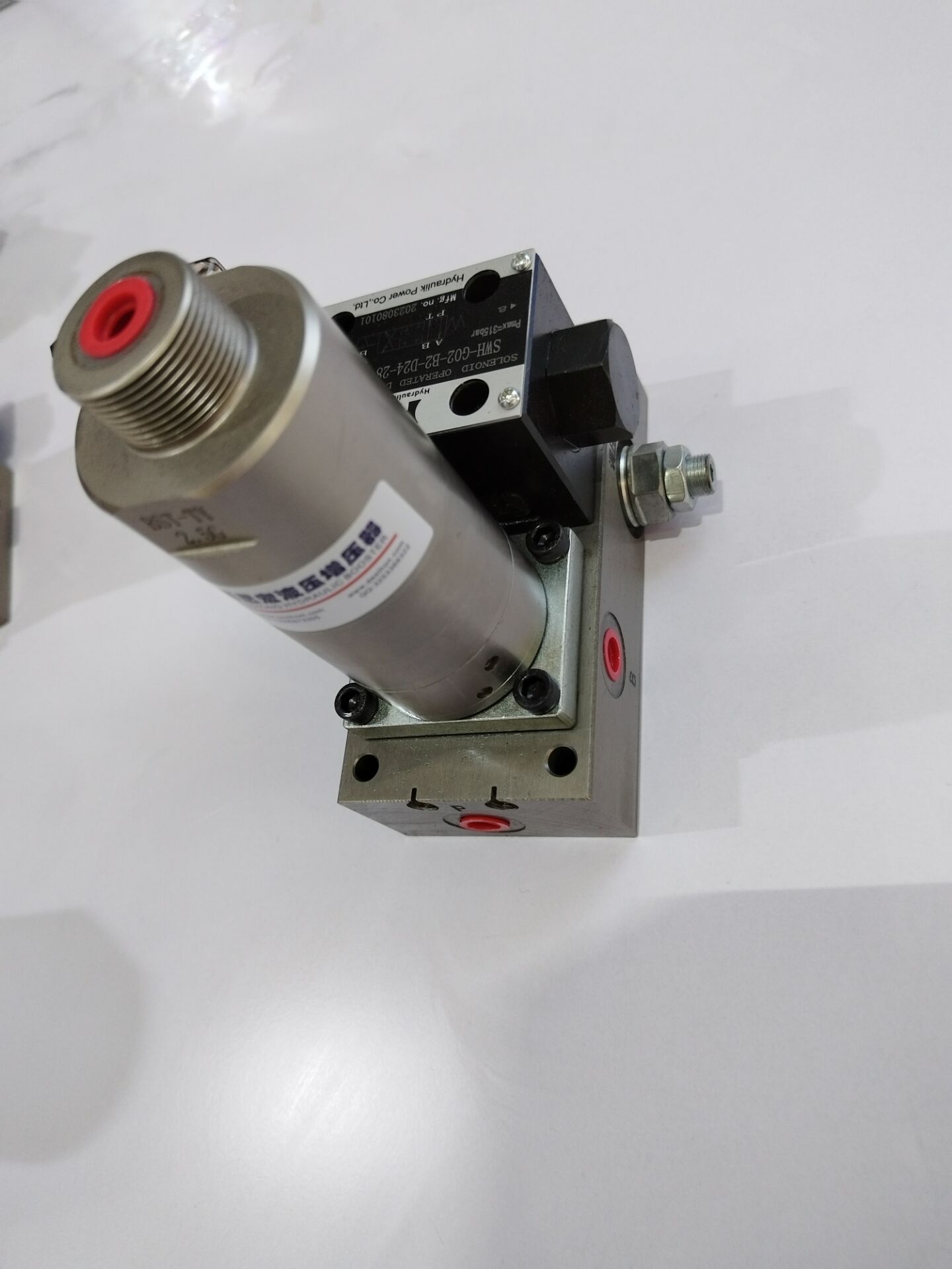 1710559752610190.jpg 專業(yè)液壓增壓器廠家